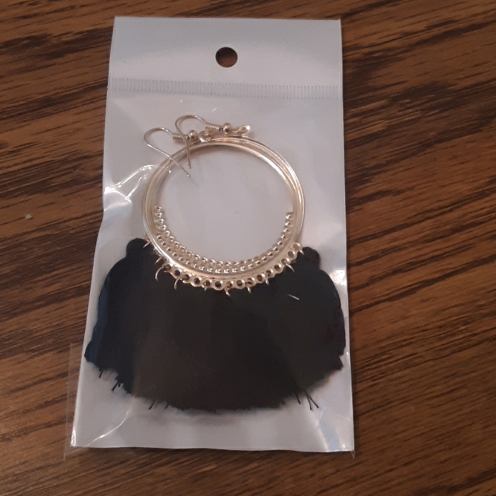 🍭Gold hoop black tassel earrings